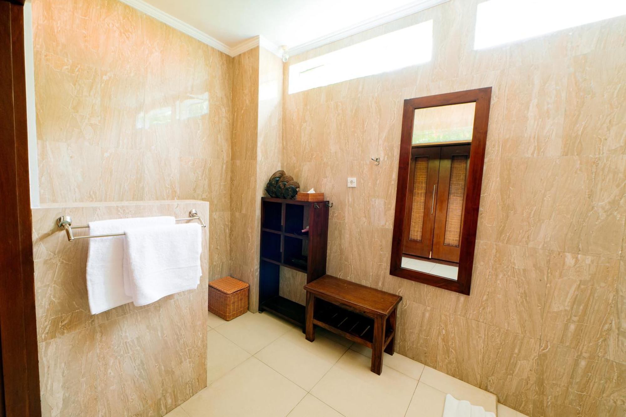 Leona Villa